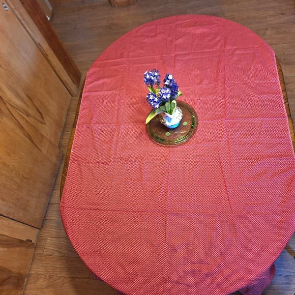 Handmade Red Heart Tablecloth with embroider edging & 2 Matching Napkins - Picture 1 of 13
